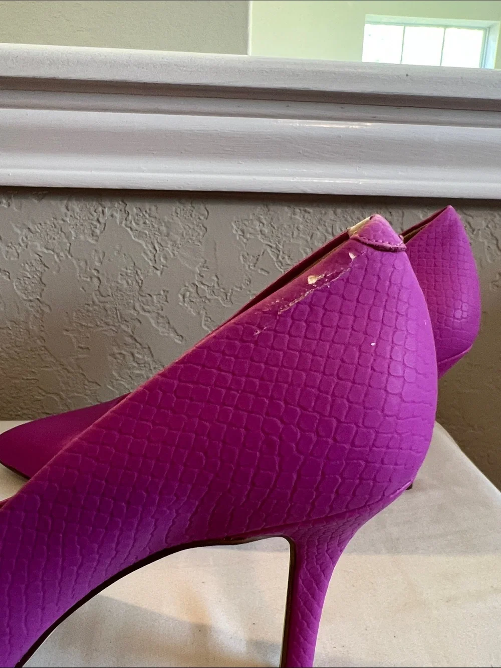 Women’s Fuchsia Pointed-Toe Pumps